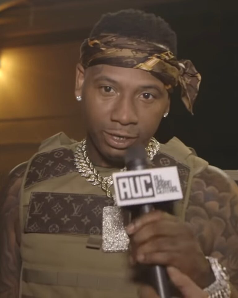 moneybagg yo net worth 1 moneybagg yo — editorial portrait