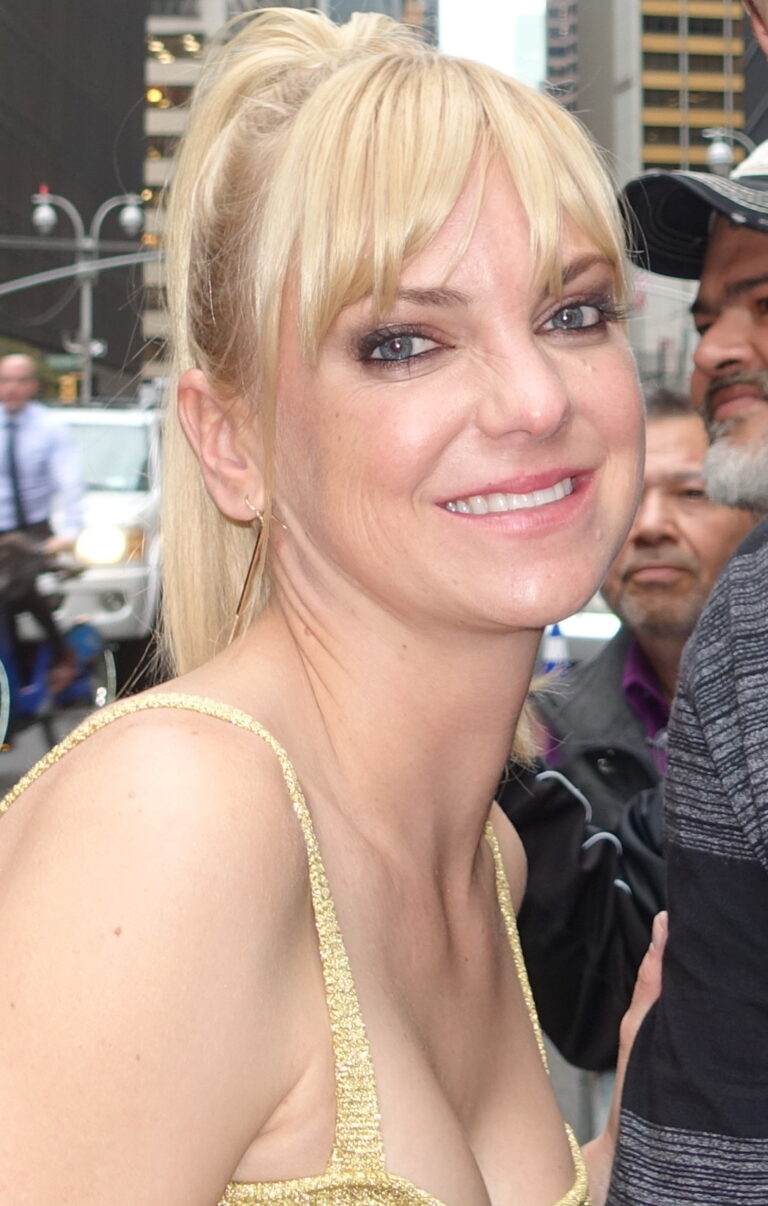 anna faris — editorial portrait