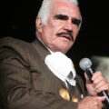 vicente fernández performing at the pepsi center in 2011
