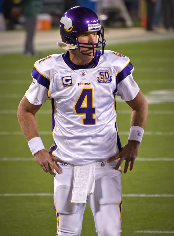 brett favre in a minnesota vikings uniform at lambeau field in october 2010